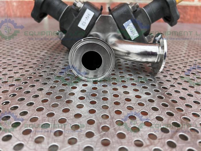 Used ITT Pure Flo  1-316L-RA20MAX 3 - Way Diaphragm Valve w/ 1" Sanitary Fitting