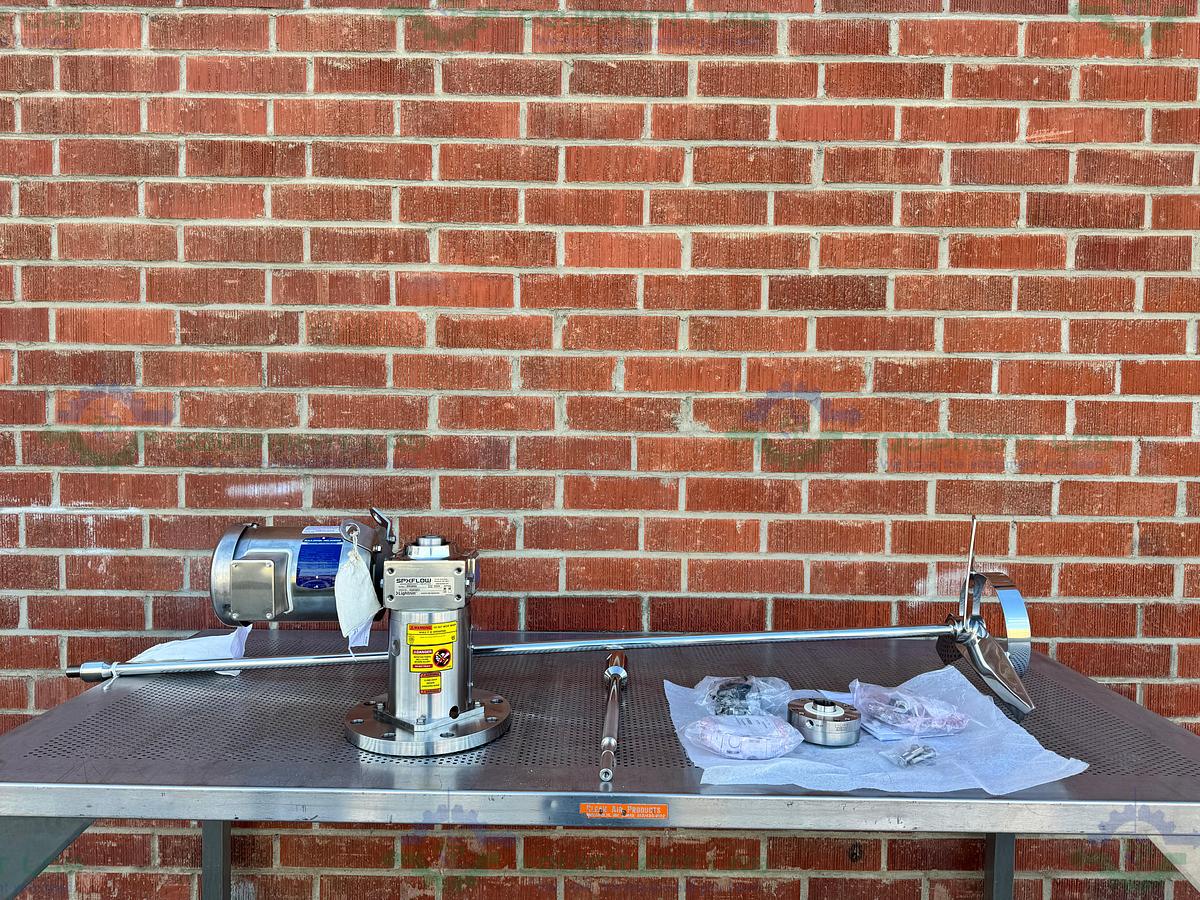 Lightnin / SPX SR3S50 Reactor Mixer 11" Flange Fitting w/ .5 HP Motor, Impeller