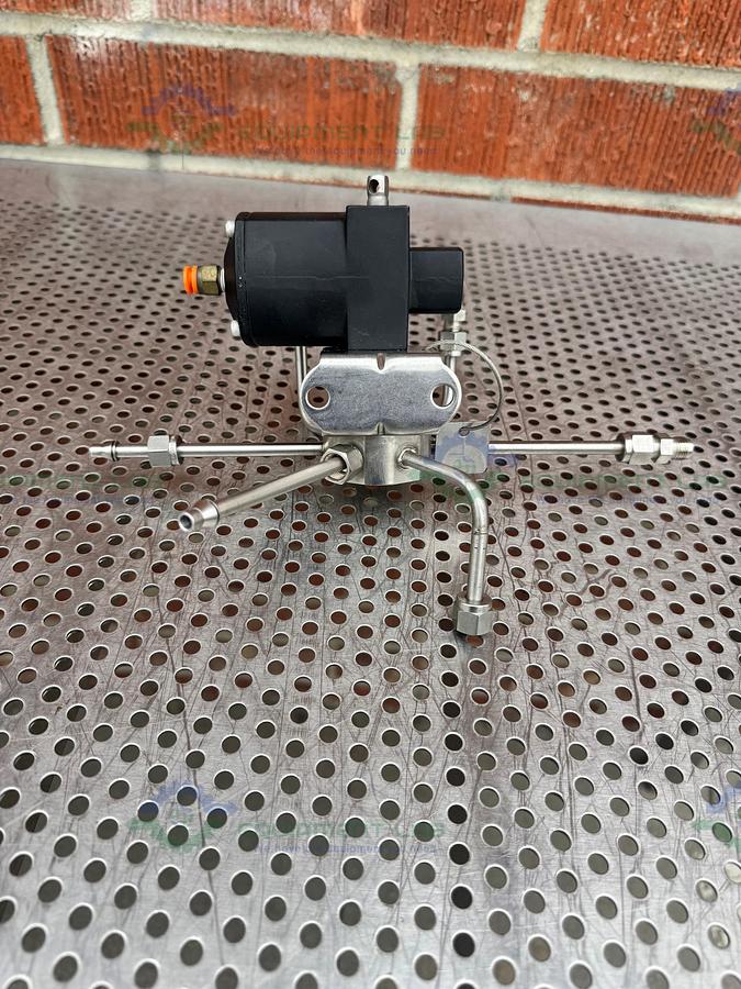 Used Whitey/Swagelok 131 DA Pneumatic Double Acting Actuator w/ SS-43Y6FS2 Valve