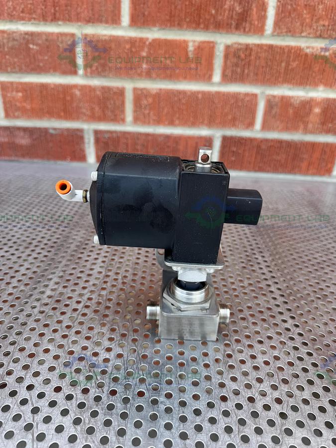 Used Whitey/Swagelok 133 DA Pneumatic Double Acting Actuator 200 PSI w/ SS45S8 Valve