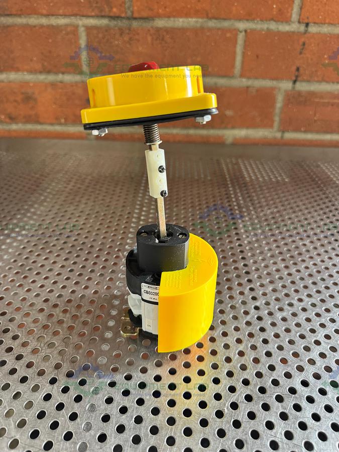 Used Advance Controls CB0320003LE2U 3 Pole, 32/40-AMP Rotary Cam Disconnect Switch