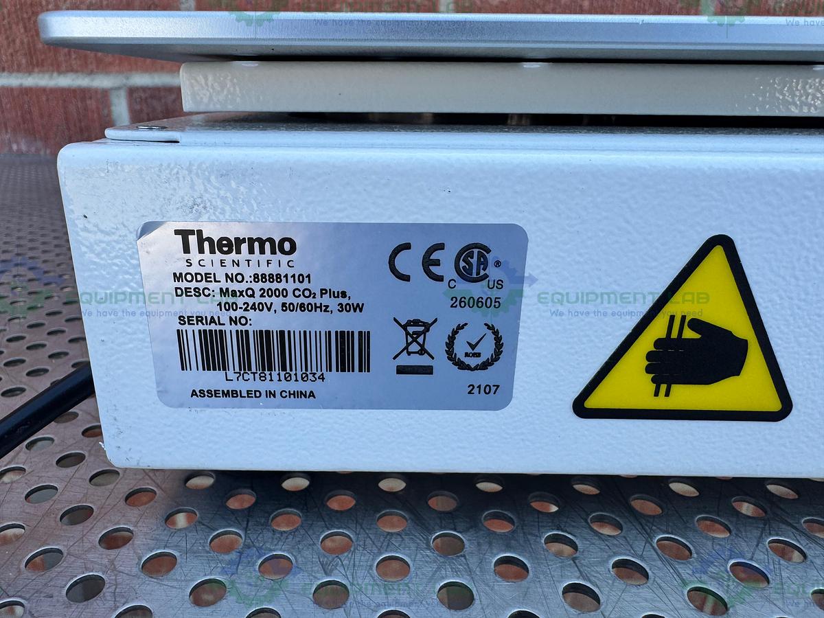 Used Thermo 88881101 Benchtop CO2 Resistant Shaker w/ Thermo 88881127B Controller