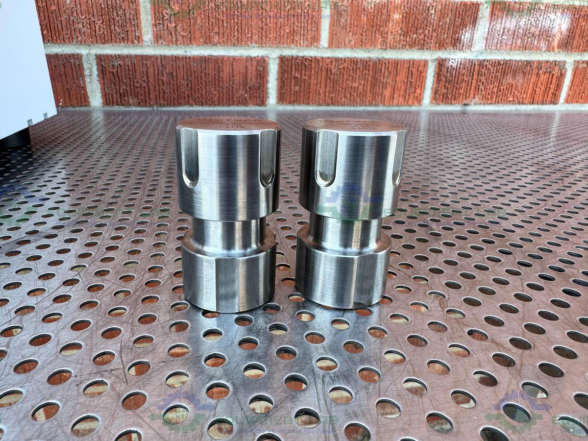 Used Retsch MM 400 Bench Top Mill Mixer w/ 2 10mL Mixer Jar Mills 100-240V