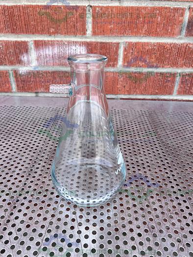 Used VWR 89000-386 Glass Filtering Flasks with Capacity Scale 1000 mL