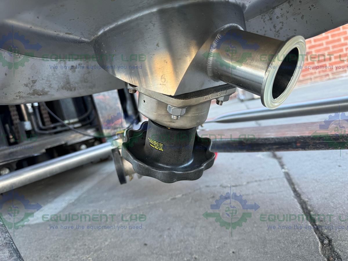 Used DCI 800 Liter Stainless Steel Jacketed Reactor 45 PSI w/ 0.5 HP Mixer