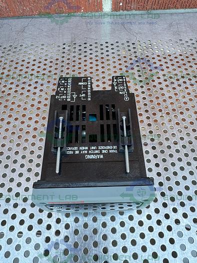 Used Honeywell DC3200-CB-300R-200-10000-E0-0 Controller 90-250 VAC