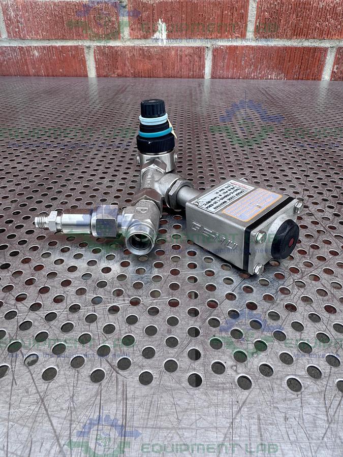 Used Gemu 540/15/D59405-1 Pneumatic Valve Actuator w/ Norgren R05-200-RNEA Regulator