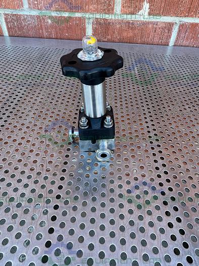 Used ITT Pure Flo .5-316L- RA20MAX-CWP150 Diaphragm Valve w/ 1/2" Sanitary Fitting