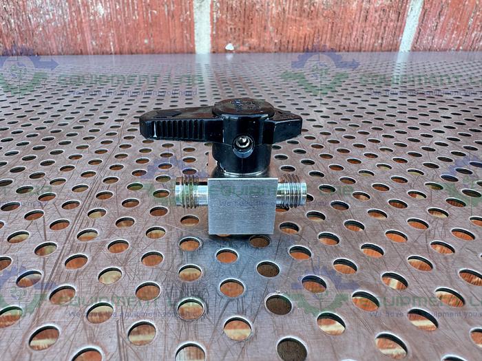 Used Lot of 2 - Hy-Lok P1VH-4T Stainless Steel Ball Valve 3000 PSI