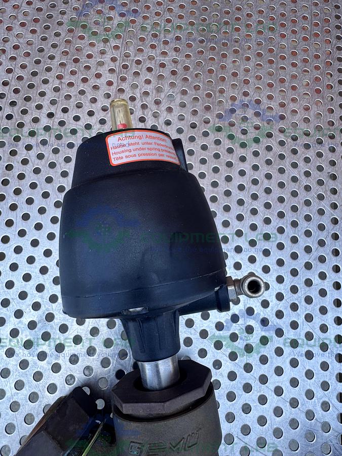 Used Gemu  554/32 Pneumatic Angle Seat Globe Valve w/ 1 1/4" to 1 1/2 Threaded Fitting