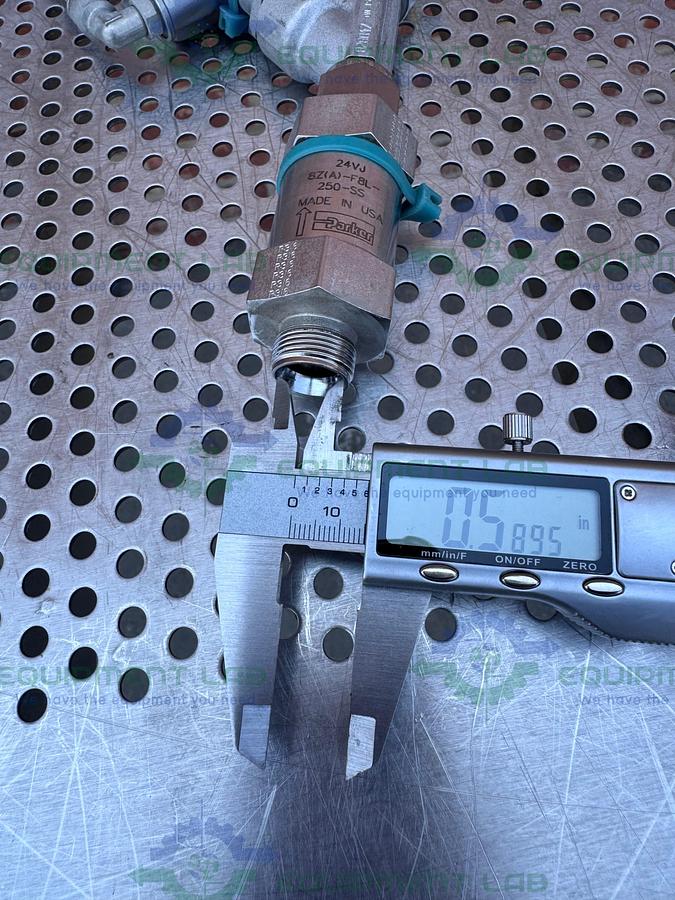 Used Gemu 540/15/D59405-1 Pneumatic Valve Actuator w/ Parker 8Z(A)-F8L-250-SS Valve