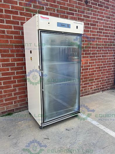 Used Thermo Scientific  3950  CO2 Incubator Temp Range  29 CuFT, 60C°,