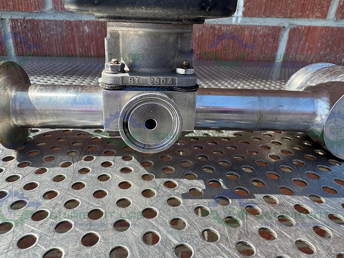 Used ITT Pure Flo 4 -Way Diaphragm Valve w/ 1 1/2" to 1" to 1/4" Sanitary Fitting