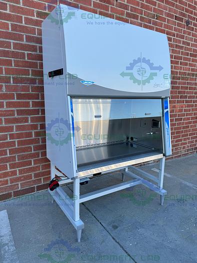 Used Labconco 3780101 Logic Biosafety Cabinet 4 Ft Class II Type A2 w/ Hydraulic Legs