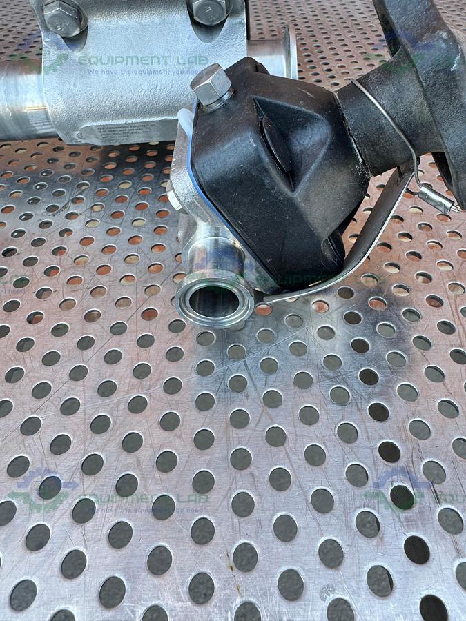 Used 2 ITT Pure Flo RA0.5MAX Diaphragm Valve w/ 1 1/2 and 1/2" Sanitary Fitting