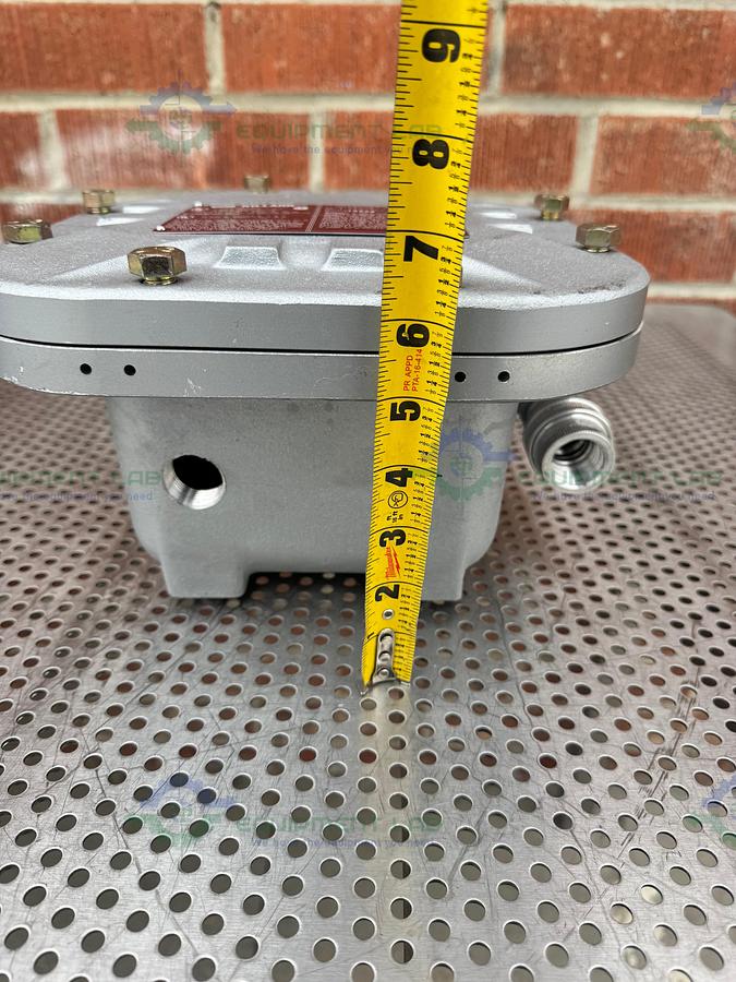 Used Killark EXB-664 N34 Explosion Proof Enclosure w/ Siemens 42BF35AF Contractor