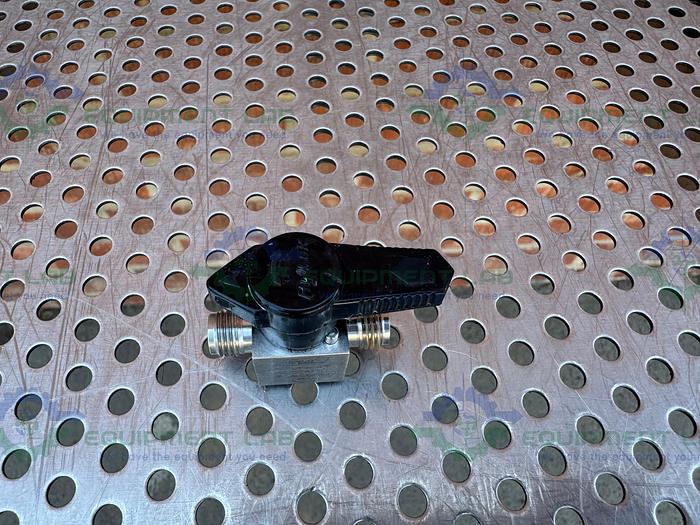 Used Lot of 2 - Hy-Lok P1VH-4T Stainless Steel Ball Valve 3000 PSI