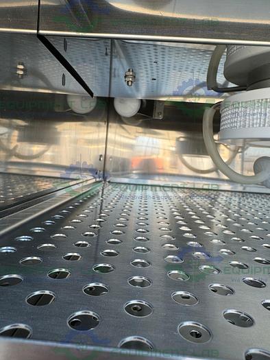 Used VWR  VWR51014992 Dual Stacked Air Jacketed CO2 Incubator 115V, 50°C, 6.5 Cu. Ft