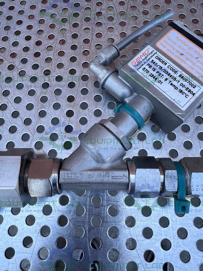 Used Gemu 540/15/D59405-1 Pneumatic Valve Actuator w/ Parker 8Z(A)-F8L-250-SS Valve