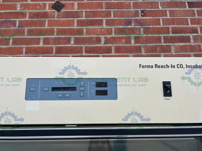 Used Thermo Scientific  3950  CO2 Incubator Temp Range  29 CuFT, 60C°,