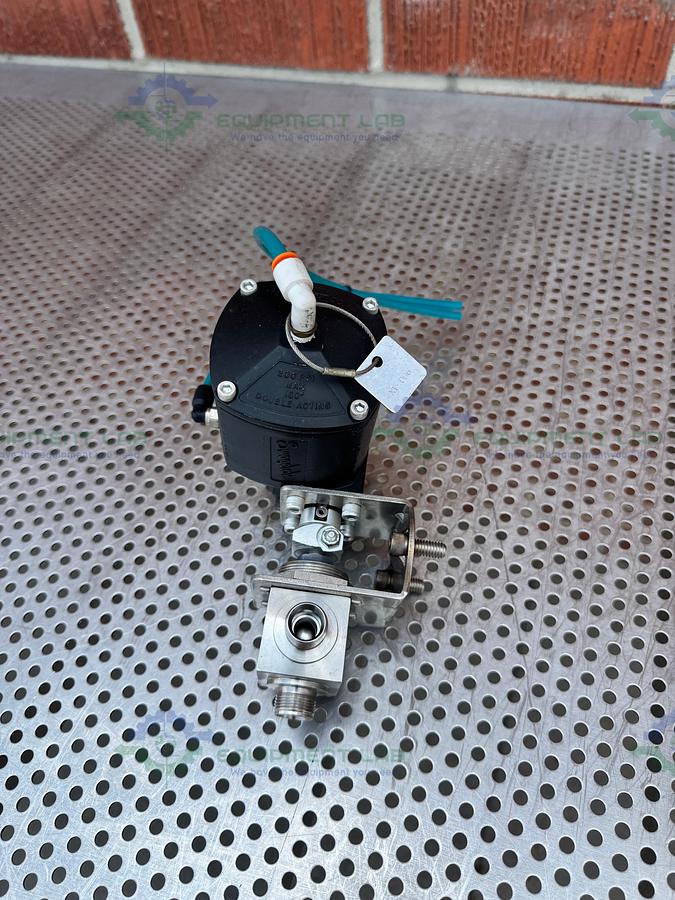 Used Whitey/Swagelok 153 DA Pneumatic Double Acting Actuator 200 PSI w/ SS45XS8 Valve