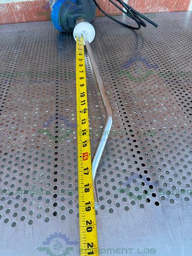 Used Magnetrol 705-5100-110/7EF-E4PN-024  Level Transmitter w/ 2.5" Fitting