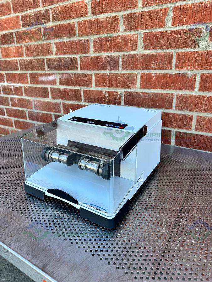 Used Retsch MM 400 Bench Top Mill Mixer w/ 2 10mL Mixer Jar Mills 100-240V