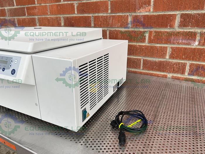 Used Eppendorf 5810R Refrigerated Centrifuge w/ Eppendorf A-4-62 Rotor 4000 RPM