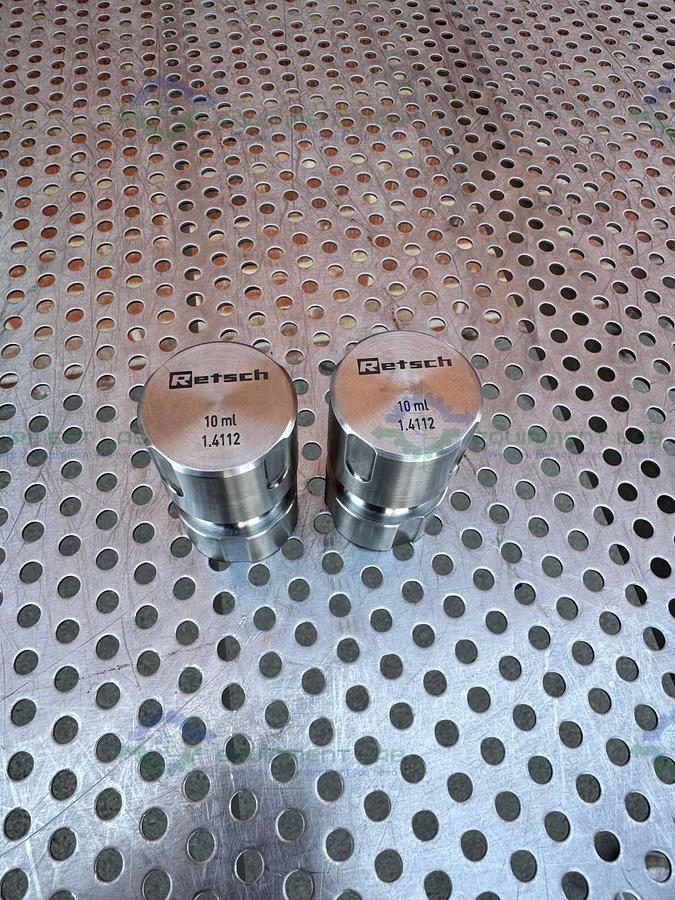 Used Retsch MM 400 Bench Top Mill Mixer w/ 2 10mL Mixer Jar Mills 100-240V