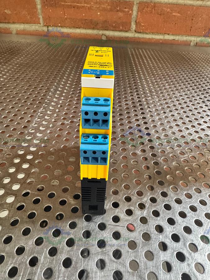 Used Turck IM31-22Ex-i Analog Signal Isolator Interface Module