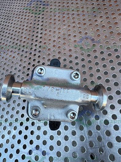 Used ITT Pure Flo 316L Stainless Steel Diaphragm Valve w/ 1/2" Sanitary Fitting