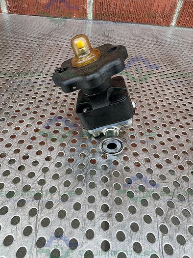 Used ITT Pure Flo .5-316L-RA15MAX-CWP150 Ball Valve w/ 1.2" Sanitary Fitting