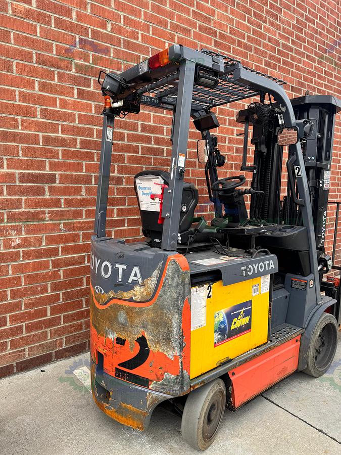 Used Toyota 8FBCU25 Electric Forklift  5000 lbs Capacity 4 Stage Mast w/ Charger