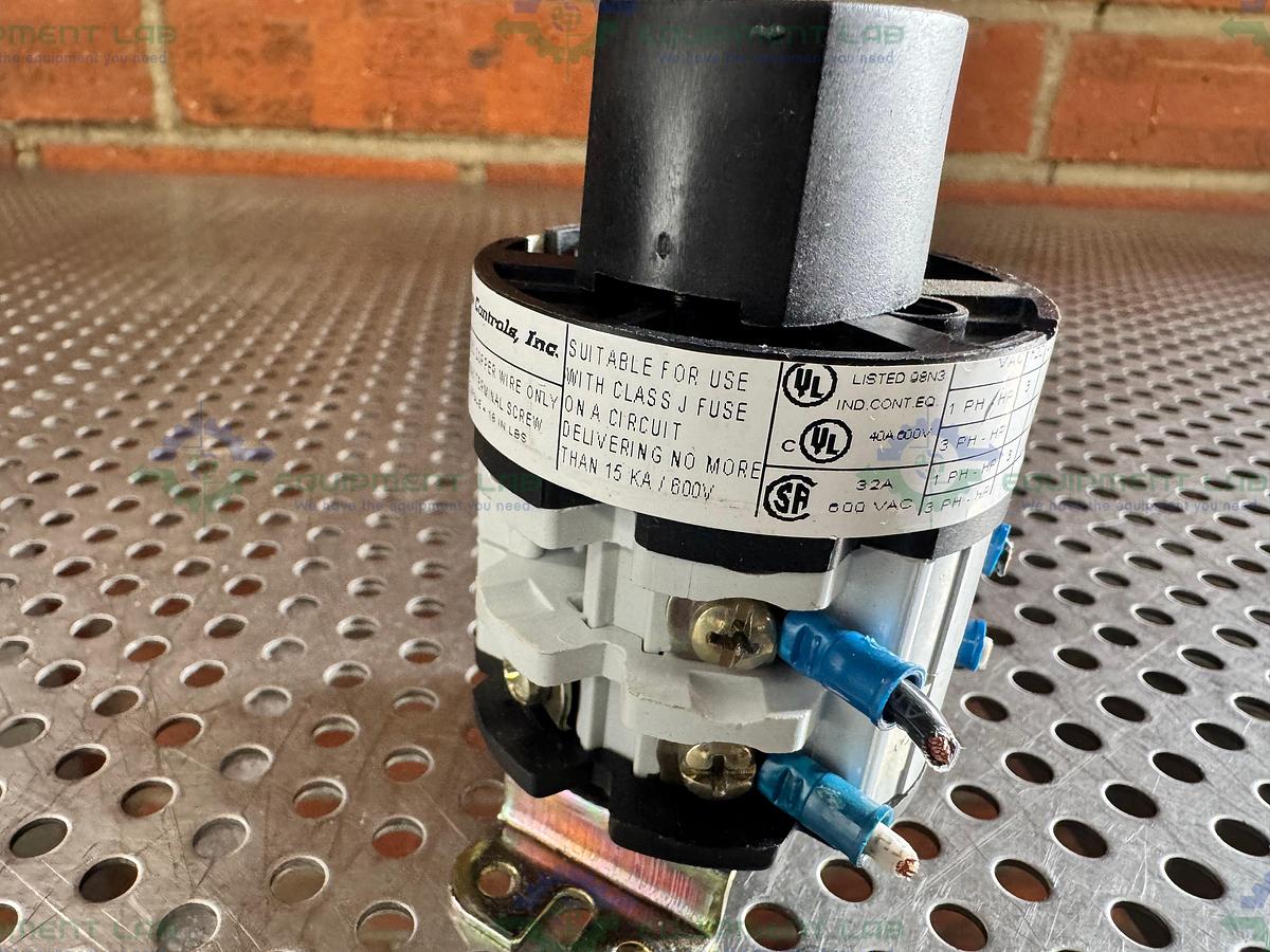 Used Advance Controls CB0320003LE2U 3 Pole, 32/40-AMP Rotary Cam Disconnect Switch