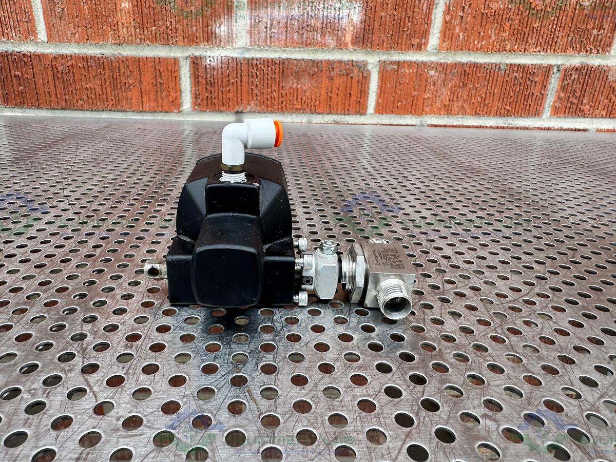 Used Whitey/Swagelok 131 DA Pneumatic Double Acting Actuator 200 PSI w/ SS43GS6 Valve