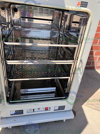 Used Sanyo  MCO-18 AIC CO2 Dual Stacked Incubator 170L, 110- 120V