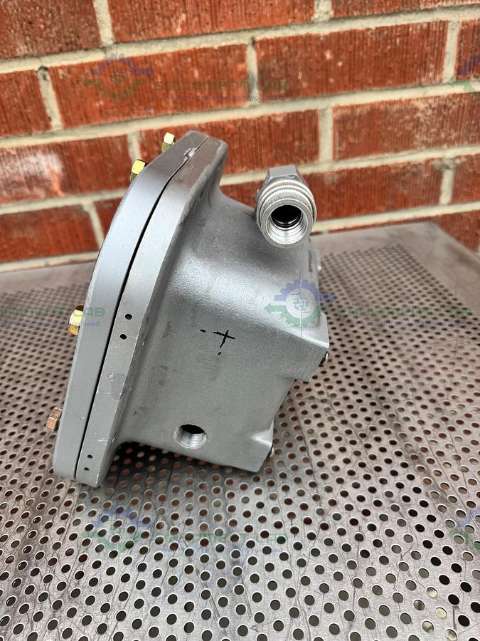 Used Killark EXB-664 N34 Explosion Proof Enclosure w/ Siemens 42BF35AF Contractor
