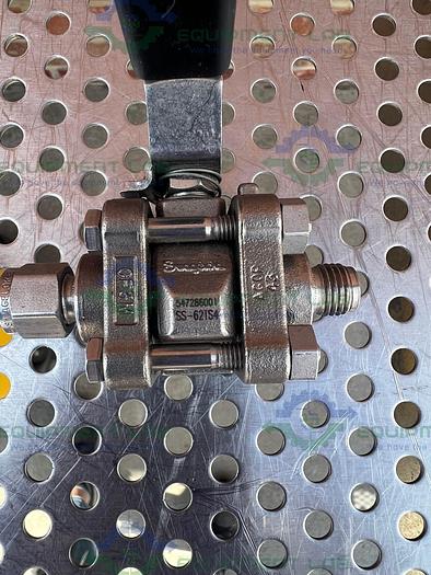 Used Swagelok SS-62TS4 Stainless Steel Ball Valve w/ 3/8" Threaded Fitting, 2200 PSIG