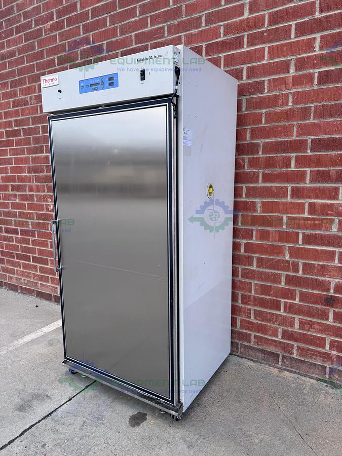 Used Thermo Scientific 3950  CO2 Incubator Temp Range  29 CuFT, 60C°, 120V