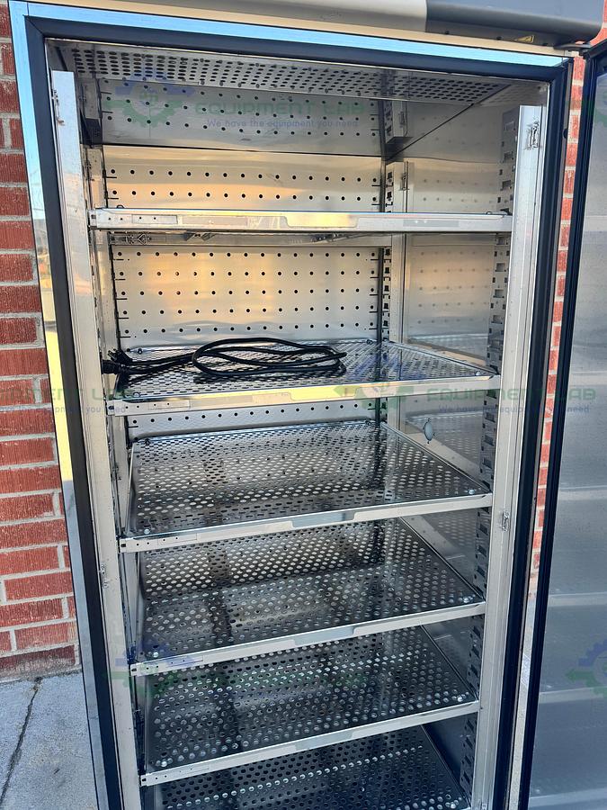 Used Caron 7001-33-1 Reach In Refrigerated Incubator  5 to +70°C, 33 Cu, Ft, 115 V