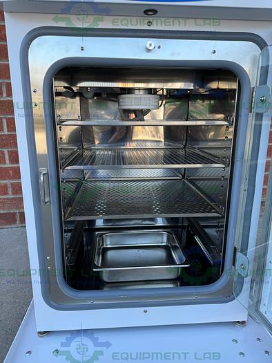 Used VWR  VWR51014992 Dual Stacked Air Jacketed CO2 Incubator 115V, 50°C, 6.5 Cu. Ft