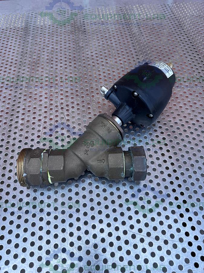 Used Gemu  554/32 Pneumatic Angle Seat Globe Valve w/ 1 1/4" to 1 1/2 Threaded Fitting