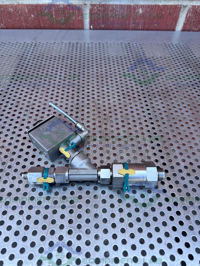 Used Gemu 540/15/D59405-1 Pneumatic Valve Actuator w/ Parker 8Z(A)-F8L-250-SS Valve