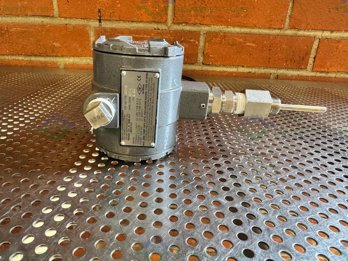 Used Dwyer TTE-104-W Temperature Transmitter 10-35 VDC