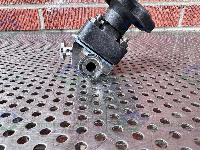 Used ITT Pure Flo  3-Way .5-316L-RA20MAX Diaphragm Valve w/ 1/2" Sanitary Fitting