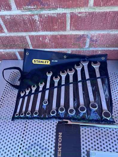 for parts or not working Bee International Mini DeBee High Pressure Homogenizer, 45,000 PSI/ 3,100 Bar