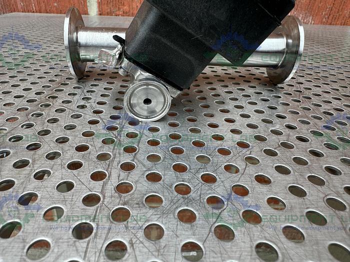 Used ITT Pure Flo Advantage 3 Way Diaphragm Valve w/ 1" to 1/4" Sanitary Fittings