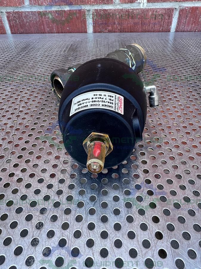 Used Gemu  554/32 Pneumatic Angle Seat Globe Valve w/ 1 1/4" to 1 1/2 Threaded Fitting