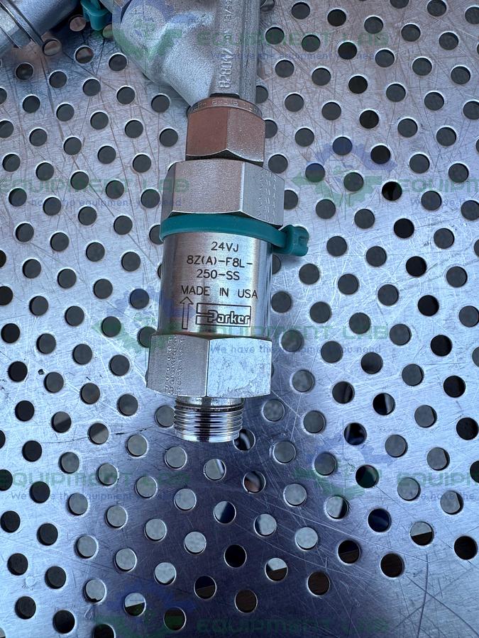 Used Gemu 540/15/D59405-1 Pneumatic Valve Actuator w/ Parker 8Z(A)-F8L-250-SS Valve