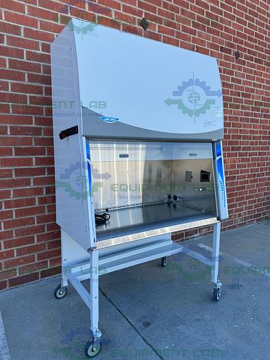 Used Labconco  302419101  Logic Plus Series Biosafety Cabinet 4 Ft Class II Type A2